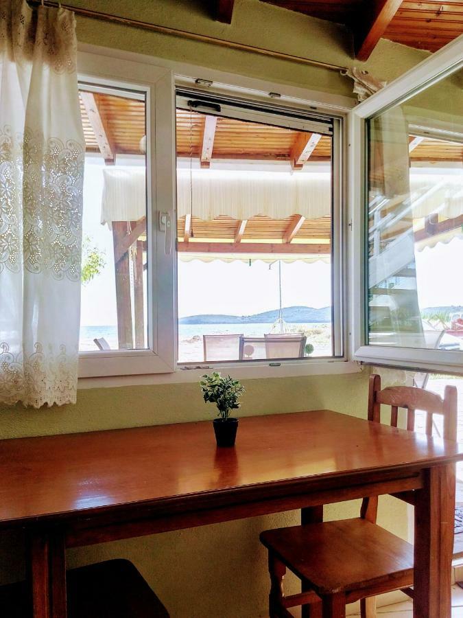 Retro Beach House Nea Peramos  Exterior photo